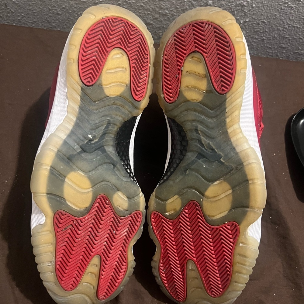 Vibrant Red Basketball Sneakers Nike Retro Air Jordan 11 Win like 92 - Picture 8 of 10
